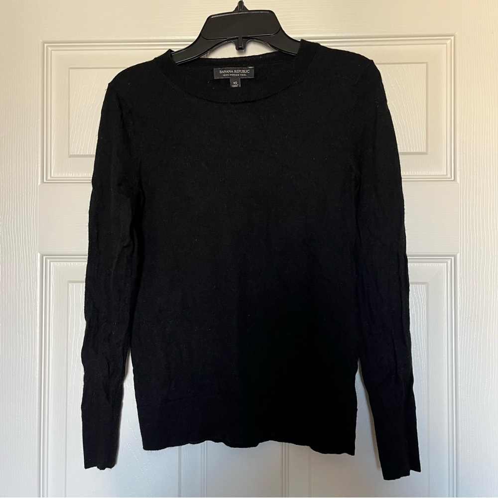 Banana Republic 100% merino wool black long sleeve crew neck sweater